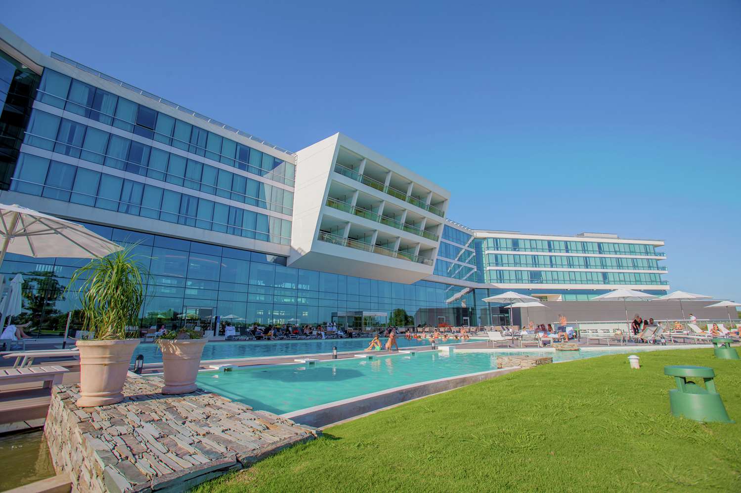 hilton pilar