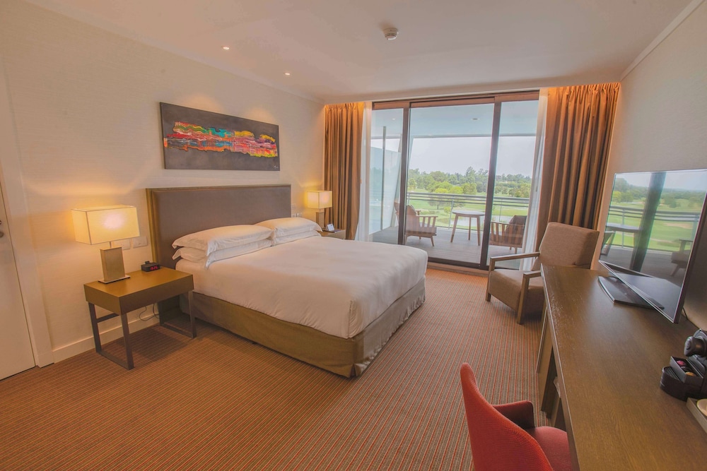 hilton pilar