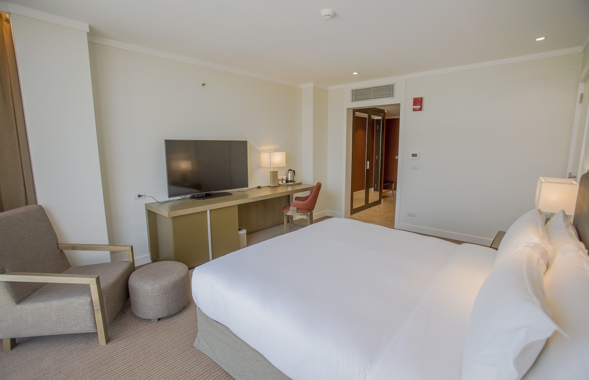 hilton pilar