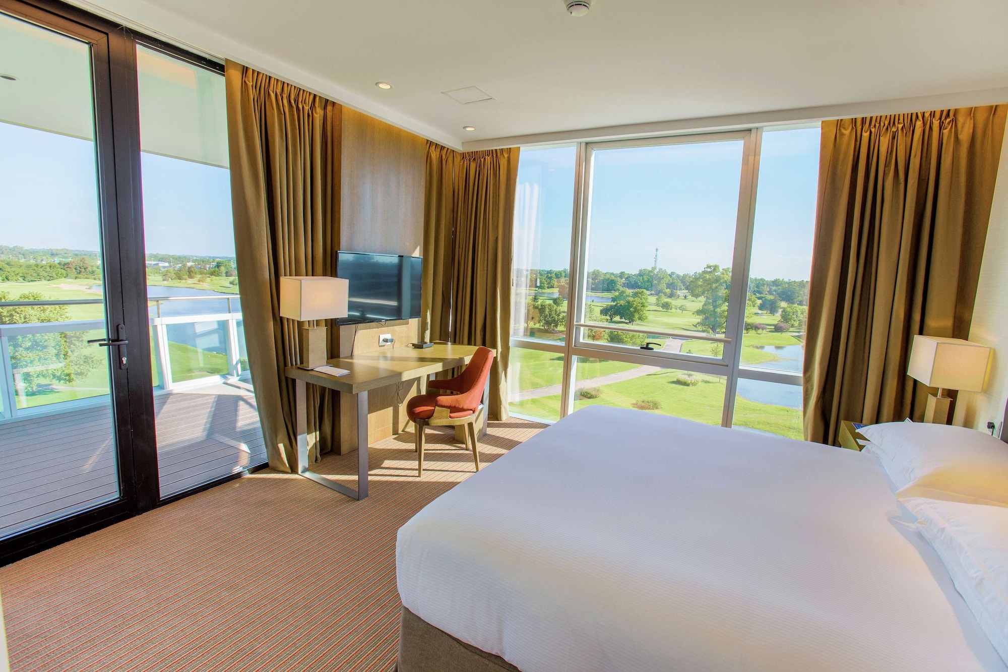 hilton pilar
