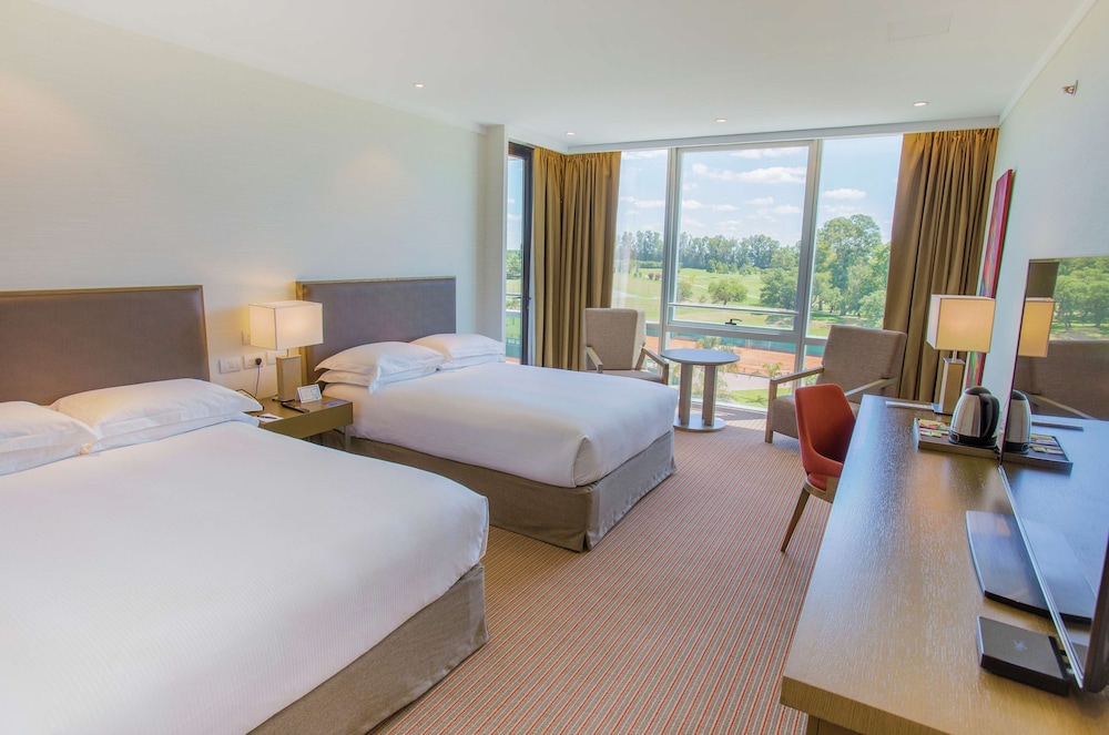 hilton pilar