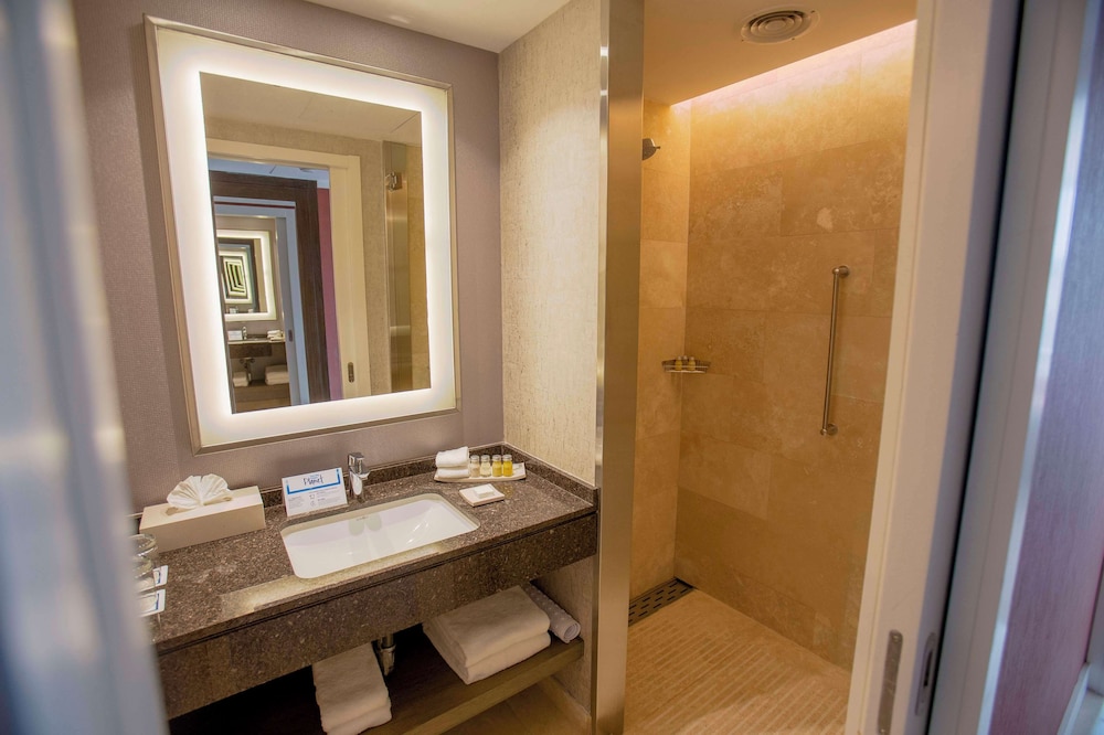 hilton pilar