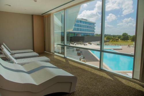 hilton pilar