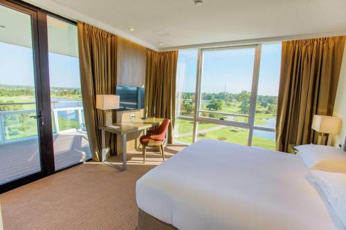 hilton pilar