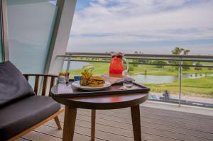 hilton pilar
