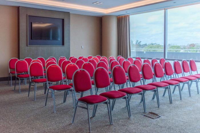 hilton pilar