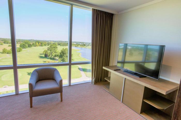 hilton pilar