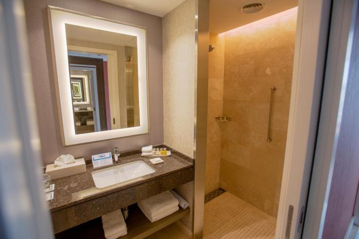hilton pilar