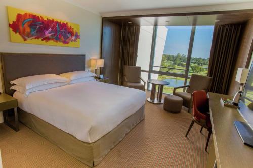 hilton pilar