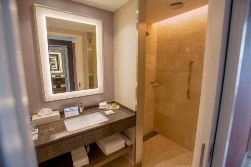 hilton pilar