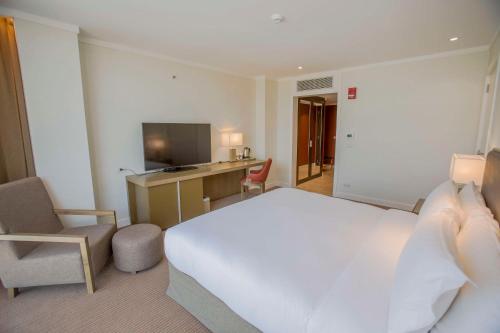 hilton pilar