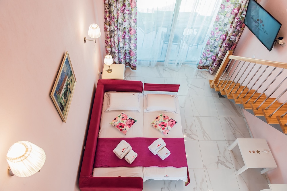 dream boutique apartments