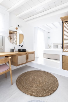 adorno beach hotel and suites