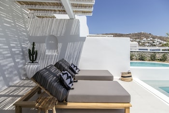 adorno beach hotel and suites