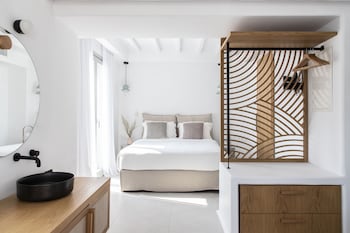 adorno beach hotel and suites