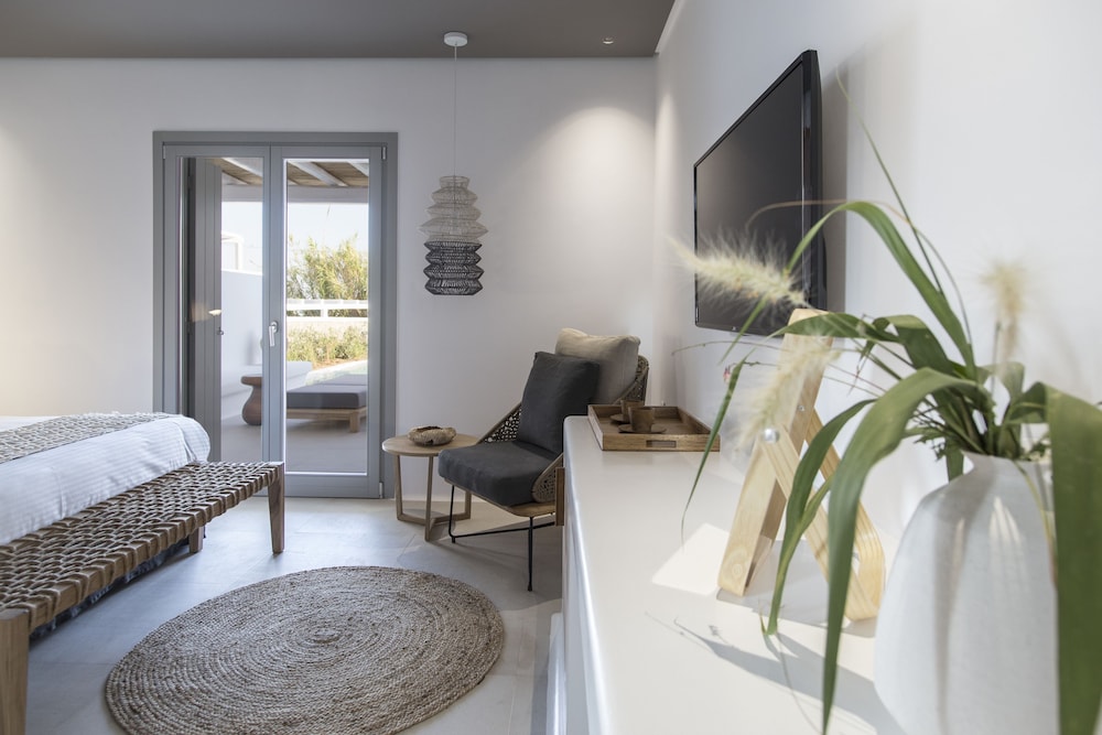 adorno beach hotel and suites