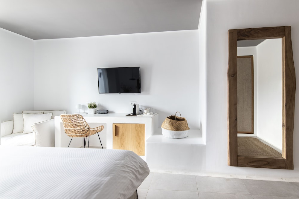 adorno beach hotel and suites