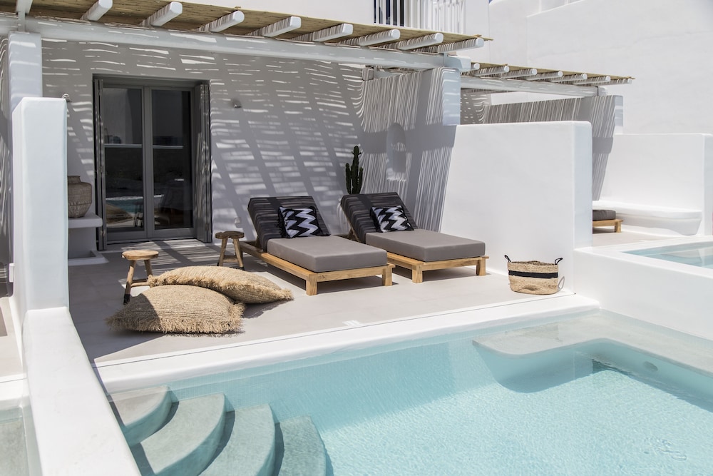 adorno beach hotel and suites