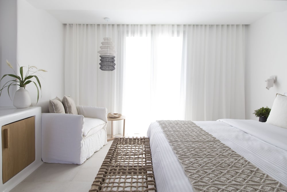 adorno beach hotel and suites