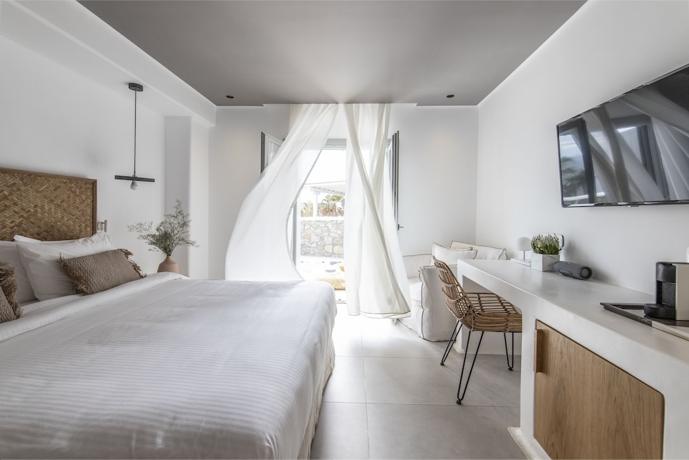 adorno beach hotel and suites