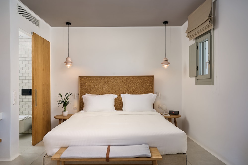 adorno beach hotel and suites