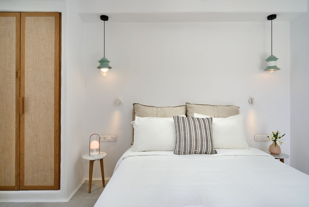 adorno beach hotel and suites
