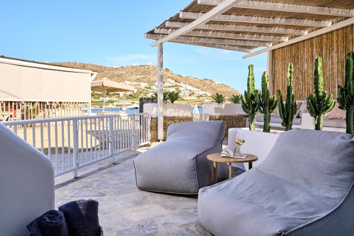 adorno beach hotel and suites