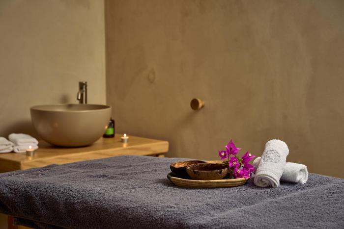 adorno beach hotel and suites