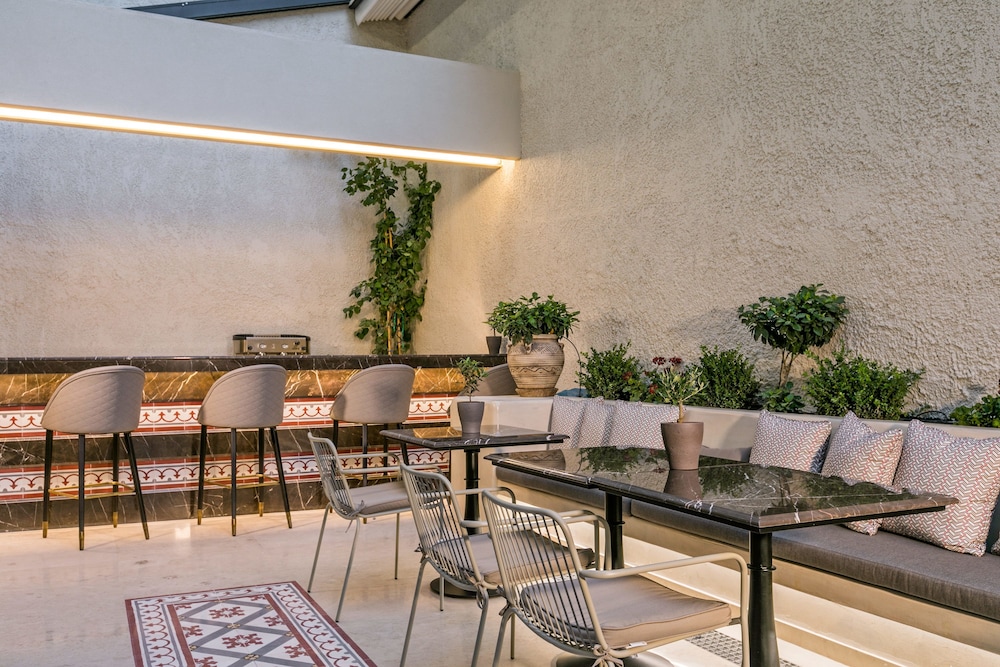 estia boutique apartments