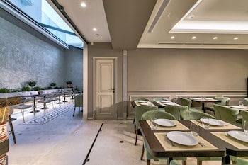 estia boutique apartments
