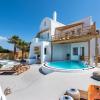 Summer Lovers Villa,Fira>>Akrotiri,4 star