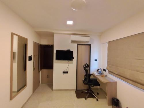 j hotel and banquets