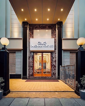 Sarovar Portico Kalupur Ahmedabad,Station Road, Kapasia Bazar, Kalupur, Ahmedabad, 380002,3 star