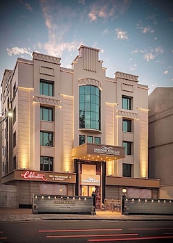 Sarovar Portico Kalupur Ahmedabad,Station Road, Kapasia Bazar, Kalupur, Ahmedabad, 380002,3 star