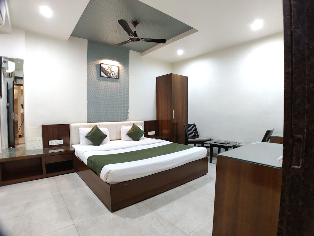 hotel tilak bhopal