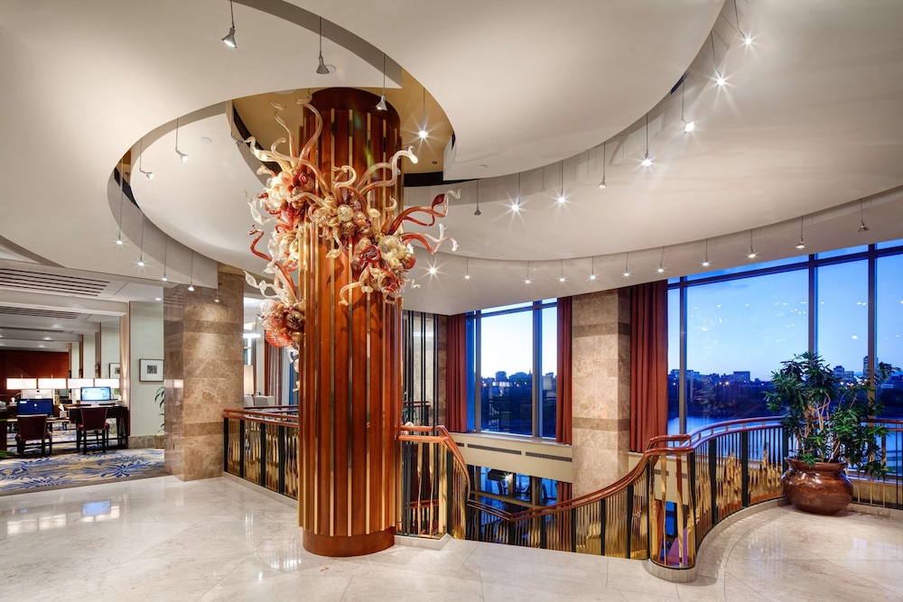 hilton lac leamy