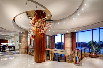 hilton lac leamy
