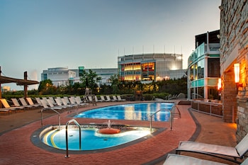 hilton lac leamy