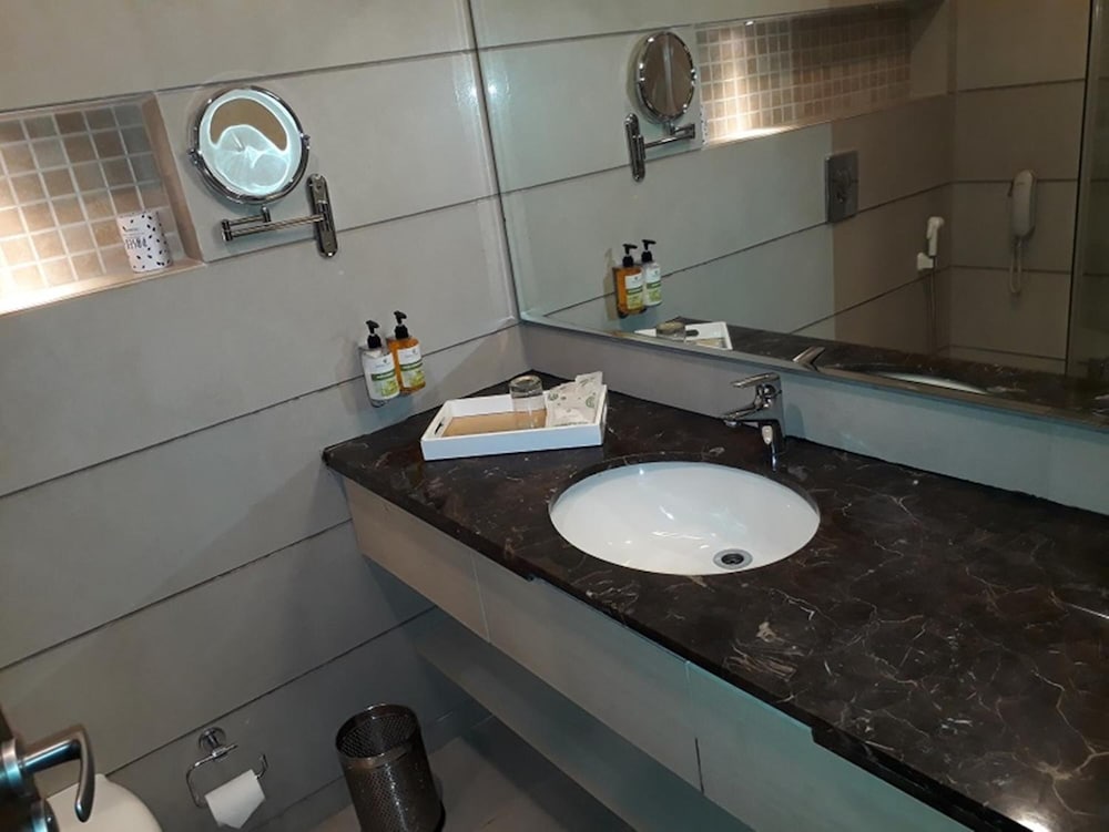 lemon tree hotel candolim goa