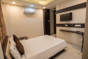 Hotel Mayur Palace,Mendua,0 star