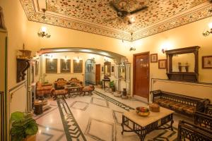 Umaid Bhawan - A Heritage Style Boutique Hotel,Via Bank Road D1-2A, Bihari Marg, Behind Collectorate, Bani Park, Jaipur, Rajasthan 302016,4 star