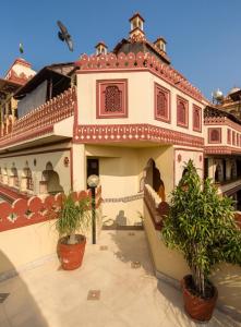 Umaid Bhawan - A Heritage Style Boutique Hotel,Via Bank Road D1-2A, Bihari Marg, Behind Collectorate, Bani Park, Jaipur, Rajasthan 302016,4 star