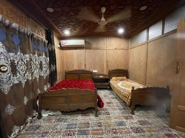 peace of mind group of houseboats