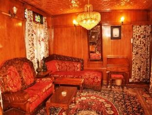 peace of mind group of houseboats