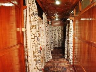 peace of mind group of houseboats