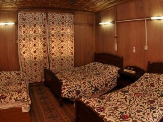 peace of mind group of houseboats