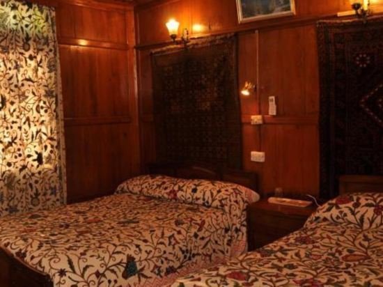 peace of mind group of houseboats