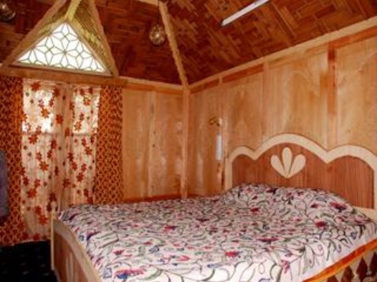 peace of mind group of houseboats