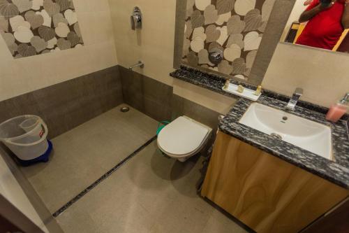Hotel Shri Ram Residency,Plot No.7, 4Th Puliya, Main, Chopasani Rd, 4Th Puliya, Chopasni Housing Board, Jodhpur,3 star