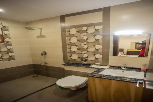 Hotel Shri Ram Residency,Plot No.7, 4Th Puliya, Main, Chopasani Rd, 4Th Puliya, Chopasni Housing Board, Jodhpur,3 star
